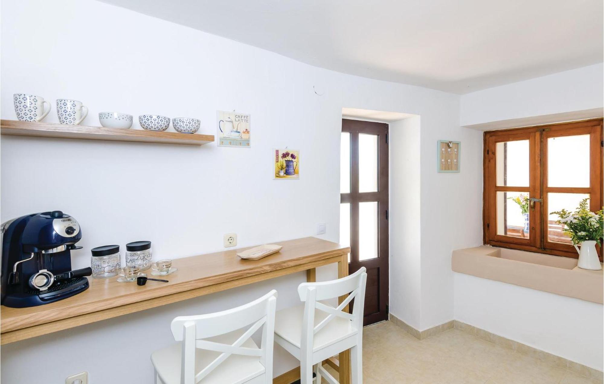Beautiful Home In Oslje With Kitchen Екстер'єр фото